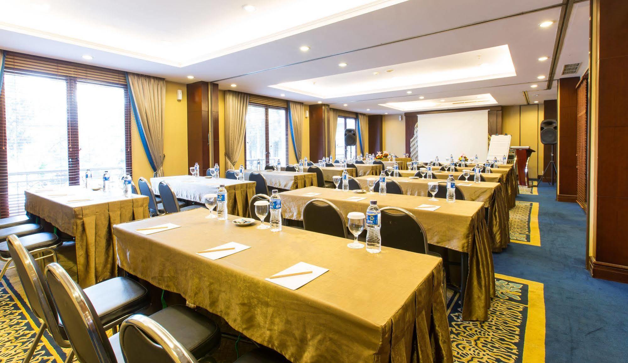 Asmila Boutique Hotel Бандунг Екстер'єр фото